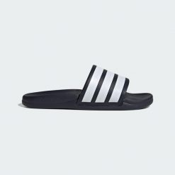 Klapki Adilette Comfort 2.0. Białe klapki damskie Adidas, bez wzorów, bez obcasa. Za 199.00 zł.