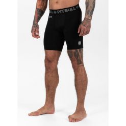 Spodenki męskie Pitbull kompresyjne Performance Pro Plus New Logo. Czarne szorty męskie PITBULL, bez kołnierzyka. Za 139.00 zł.
