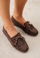Ciemnibrązowe Mokasyny VICES z Wkładką ze Skóry Naturalnej i Ozdobnymi Koralikami Neni. Brązowe mokasyny damskie Born2be, z jeansu. Za 89.99 zł.
