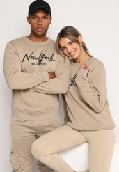 Ciemnobeżowa Bluza z Dodatkiem Bawełny z Haftowanym Napisem Wykończona Polarem Feladela. Brązowe bluzy bez kaptura męskie Born2be, m, z bawełny. Za 29.99 zł.