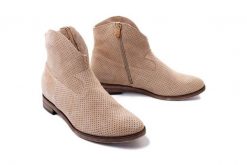 BIOECO BY ARKA 7586 cappucino, botki damskie. Brązowe botki damskie Bioeco by Arka, ze skóry, bez obcasa, na obcasie, bez zapięcia. Za 189.95 zł.