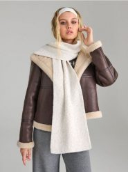 Szalik - kremowy. Białe szaliki i kominy damskie Sinsay, bez wzorów, z włókna. Za 39.99 zł.