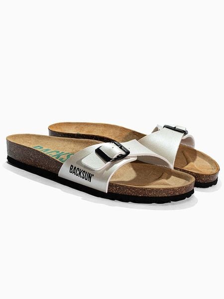 BACKSUN Skórzane klapki "Paris" w kolorze kremowym rozmiar: 36. Brązowe klapki damskie Backsun, bez wzorów, z materiału, bez obcasa. Za 117.99 zł.