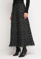 Czarna Trapezowa Spódnica Maxi z Frędzlami Sorffa. Czarne spódniczki damskie Born2be, bez wzorów, eleganckie, maxi, rozkloszowane. Za 129.99 zł.