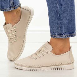 Beżowe skórzane półbuty damskie Cambell 87319. Brązowe półbuty damskie Cambell, w ażurowe wzory, z jeansu, casualowe, bez obcasa, na płaskiej podeszwie. Za 219.00 zł.