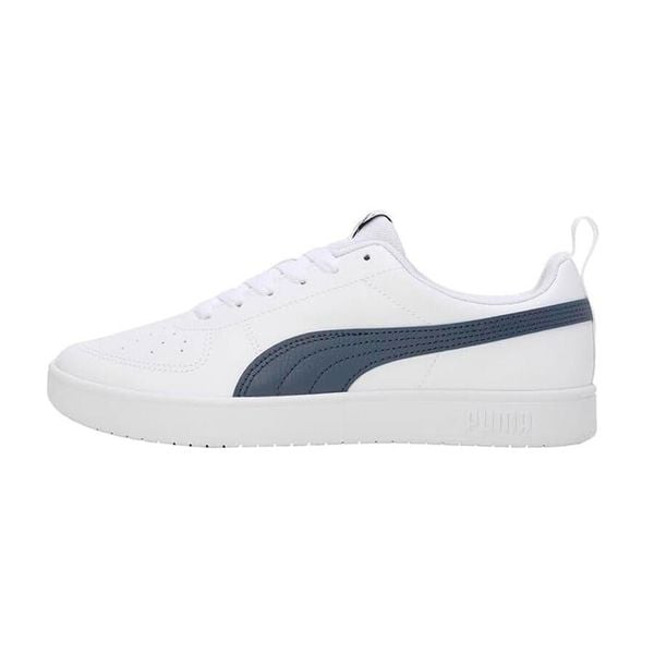 Buty sportowe sneakersy skóra ekologiczna białe PUMA RICKIE 387607-1. Białe buty sportowe na co dzień damskie Puma, bez wzorów, ze skóry ekologicznej, trekkingowe. Za 149.00 zł.