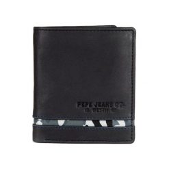 Skórzany portfel w kolorze czarnym - (S)8,5 x (W)10 x (G)1 cm. Czarne portfele męskie Pepe Jeans Accessories, bez wzorów, z materiału. W wyprzedaży za 109.95 zł.