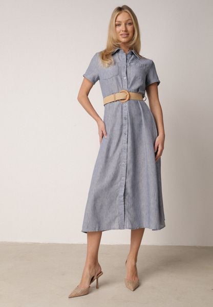 Niebieska Sukienka Koszulowa z Krótkim Rękawem i Paskiem z Klamrą Orethea. Niebieskie sukienki damskie Born2be, na co dzień, l, bez wzorów, eleganckie, bez kołnierzyka, bez ramiączek, mini, koszulowe. Za 119.99 zł.