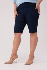 Komfortowe czarne spodnie bermudy PLUS SIZE XXL OVERSIZE. Czarne spodnie materiałowe damskie Nasi partnerzy, bez wzorów, z elastanu, plus size. Za 139.90 zł.