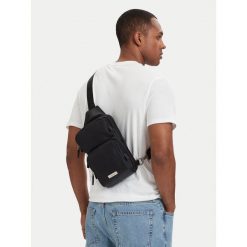 Saszetka Calvin Klein. Czarne saszetki męskie CALVIN KLEIN. Za 369.99 zł.