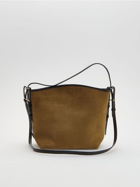 Torebka z imitacji zamszu - warm olive. Zielone torebki klasyczne damskie Reserved, bez wzorów, bez dodatków. W wyprzedaży za 65.99 zł.