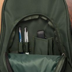 Plecak plecaczek damski mały lekki wodoodporny elegancki ciemno-zielony Beltimore R34. Zielone plecaki damskie bez wzorów, eleganckie. Za 59.90 zł.