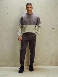 Spodnie cargo jogger - zielony. Zielone spodnie materiałowe męskie Sinsay, bez wzorów. Za 99.99 zł.