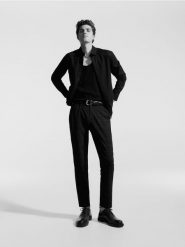 Spodnie slim fit - czarny. Czarne spodnie materiałowe męskie Reserved, bez wzorów, z tkaniny. W wyprzedaży za 79.99 zł.