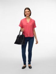 Vero Moda Bluzka w kolorze różowym rozmiar: XS. Różowe bluzki damskie Vero Moda, xs, bez wzorów, bez kołnierzyka, bez ramiączek. Za 60.99 zł.