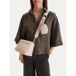 Torebka Lasocki. Brązowe listonoszki damskie Lasocki, bez wzorów, bez dodatków. Za 189.99 zł.