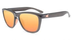 Okulary przeciwsłoneczne dla dorosłych - kategoria 3 z polaryzacją - Jelly Grey. Szare okulary przeciwsłoneczne męskie KNOCKAROUND, z gumy. Za 186.15 zł.