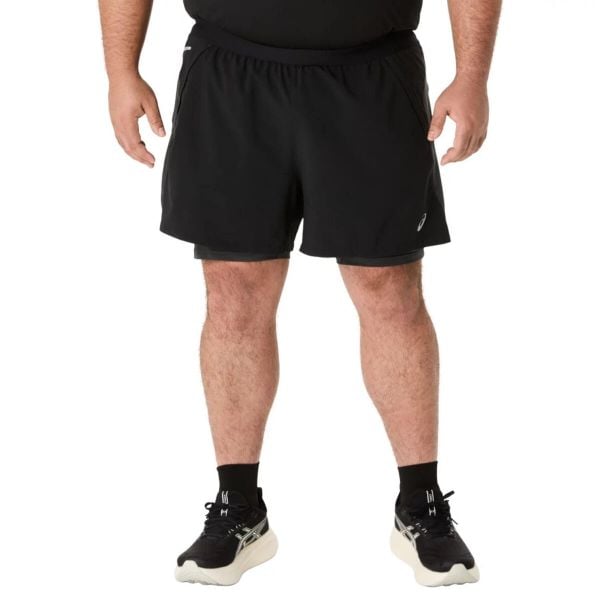 Męskie Spodenki Szosowe 2 W 1. Czarne szorty męskie Asics, bez kołnierzyka. Za 352.99 zł.