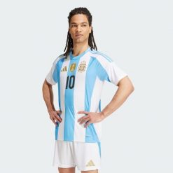 Koszulka Argentina 24 Messi Home. Białe t-shirty sportowe męskie Adidas, xl, z materiału, bez ramiączek, do piłki nożnej. W wyprzedaży za 458.75 zł.