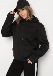 Czarna Bluza z Kapturem i Kangurkową Kieszenią Envila. Czarne bluzy z kapturem męskie Born2be, l, z jeansu. Za 59.99 zł.