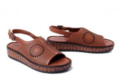 KOCH 030.127.0440.S all new tan, sandały damskie. Brązowe sandały damskie KOCH, w ażurowe wzory, z gumy, bez obcasa. Za 239.90 zł.