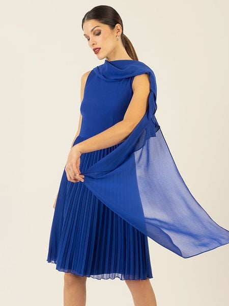 APART Sukienka w kolorze niebieskim rozmiar: 44. Niebieskie sukienki damskie Apart, na co dzień, bez wzorów, bez kołnierzyka, bez ramiączek, mini, proste. Za 231.68 zł.