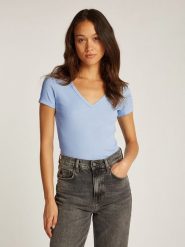 TOMMY JEANS Koszulka w kolorze błękitnym rozmiar: S. Niebieskie bluzki damskie Tommy Jeans, s, bez wzorów, z jeansu, bez kołnierzyka, bez ramiączek. Za 109.78 zł.