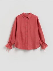 Koszula z lnem - intenstywna czerwień. Czerwone koszule damskie Reserved, l, bez wzorów, z tkaniny, bez kołnierzyka, bez ramiączek. Za 129.99 zł.