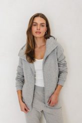 BLUZA NICOLE SZARY MELANŻ L - Flawless. Szare bluzy z kapturem damskie Flawless, l, z bawełny. Za 397.00 zł.