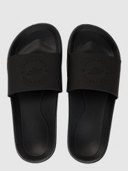 Klapki damskei 4F 4FRSS26FSLIF061. Czarne klapki damskie 4f, bez wzorów, z gumy, bez obcasa. Za 59.99 zł.
