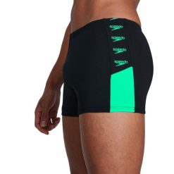 Szorty kąpielowe Speedo BOOM LOGO SPLICE SHORT. Czarne spodenki sportowe damskie Speedo, z materiału, na fitness i siłownię. Za 110.49 zł.