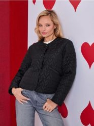 Pikowana przejściowa kurtka bez kaptura - czarny. Czarne kurtki damskie Sinsay, l, bez wzorów, bez kaptura. Za 59.99 zł.