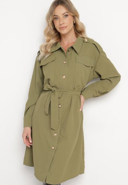 Zielona Koszulowa Sukienka z Ozdobnymi Guzikami i Wiązanym Paskiem Alttia. Zielone sukienki damskie Born2be, na co dzień, l, bez wzorów, eleganckie, bez kołnierzyka, bez ramiączek, midi, koszulowe. Za 119.99 zł.