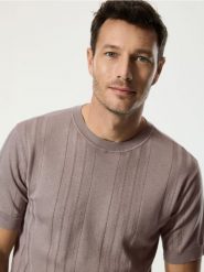 T-shirt regular fit z lyocellem - beżowy. Brązowe t-shirty męskie Reserved, l, bez wzorów, z dzianiny, bez kołnierzyka. Za 129.99 zł.