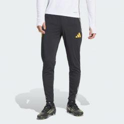 Spodnie treningowe adidas Real Madrid Avengers 25/26 Tiro 25 Competition. Białe spodnie materiałowe męskie Adidas, bez wzorów, z tkaniny, sportowe. Za 279.00 zł.