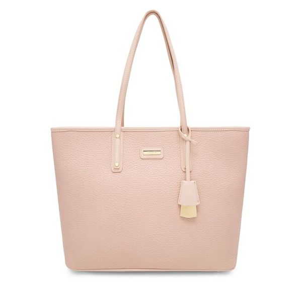 Torebka QUAZI. Czerwone torebki klasyczne damskie QUAZI, bez wzorów, bez dodatków. Za 175.99 zł.