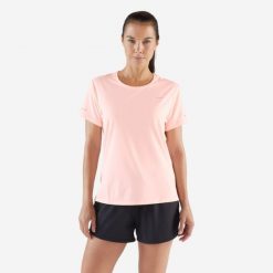 Koszulka do biegania damska Kiprun Run 500 Dry. Czerwone t-shirty damskie KIPRUN, m, bez wzorów, z elastanu, bez kołnierzyka. Za 59.99 zł.