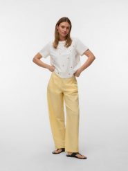 Vero Moda Koszulka w kolorze białym rozmiar: M. Białe bluzki damskie Vero Moda, m, bez wzorów, z bawełny, bez kołnierzyka, bez ramiączek. Za 41.49 zł.