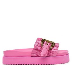 Klapki Versace Jeans Couture. Czerwone klapki damskie Versace Jeans Couture, bez wzorów, z jeansu, bez obcasa. Za 859.99 zł.