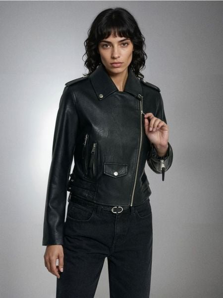 Kurtka ramoneska z imitacji skóry - czarny. Czarne kurtki damskie Sinsay, l, bez wzorów, ze skóry, bez kaptura. Za 99.99 zł.