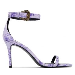Sandały Versace Jeans Couture. Fioletowe sandały damskie Versace Jeans Couture, bez wzorów, z jeansu, bez obcasa, na szpilce. Za 989.99 zł.