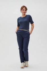 Bawełniane spodnie granatowe. Spodnie materiałowe damskie MOODO, bez wzorów, z bawełny. Za 139.99 zł.