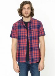 LEE SS SHIRT MĘSKA KOSZULA KRÓTKI RĘKAW VIBRANT RED L875JPSK. Czerwone koszule męskie Lee, l, bez wzorów, bez kołnierzyka, bez ramiączek. Za 139.99 zł.