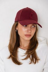 CZAPKA GAIA BORDOWA One size - Flawless. Czerwone czapki z daszkiem damskie Flawless, bez wzorów, z tkaniny. Za 160.00 zł.