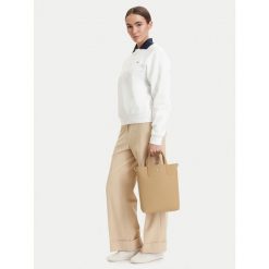 Torebka Lacoste. Zielone torebki klasyczne damskie Lacoste, bez wzorów, bez dodatków. Za 624.99 zł.