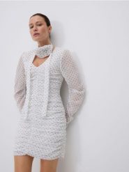 Sukienka mini w groszki - złamana biel. Sukienki damskie Reserved, l, bez wzorów, z tkaniny, bez kołnierzyka, bez ramiączek, mini, dopasowane. Za 159.99 zł.