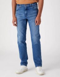 WRANGLER RIVER MĘSKIE SPODNIE JEANSOWE SMOKE SEA W17TYLZ71 112331074. Niebieskie spodnie materiałowe męskie Wrangler, bez wzorów, z jeansu. Za 229.99 zł.
