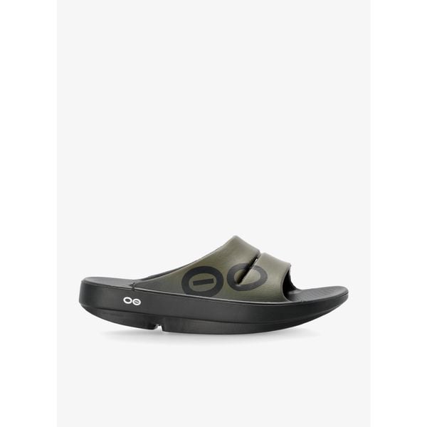 Klapki Oofos Ooahh Sport. Zielone klapki damskie oofos, bez wzorów, bez obcasa. Za 314.99 zł.