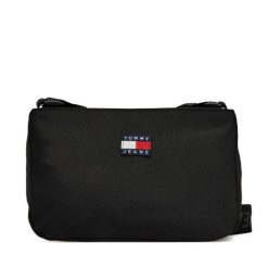 Torebka Tommy Jeans. Czarne torebki klasyczne damskie Tommy Jeans, bez wzorów, z jeansu, bez dodatków. Za 189.99 zł.