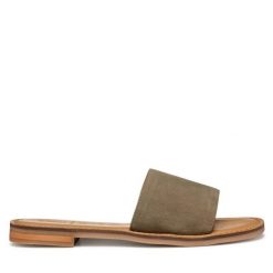 Klapki Geox. Brązowe klapki damskie Geox, bez wzorów, bez obcasa. Za 229.99 zł.